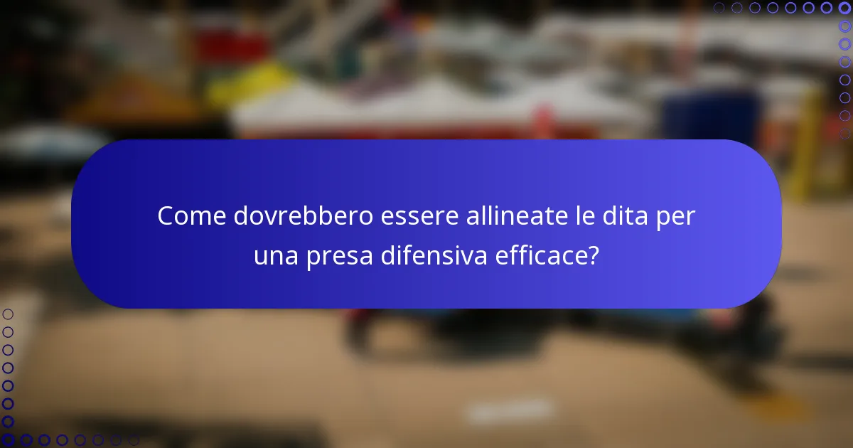 Come dovrebbero essere allineate le dita per una presa difensiva efficace?